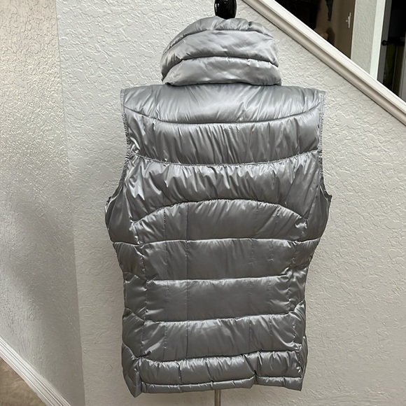 Calvin Klein Puffer Jacket size small - Picture 3 of 7